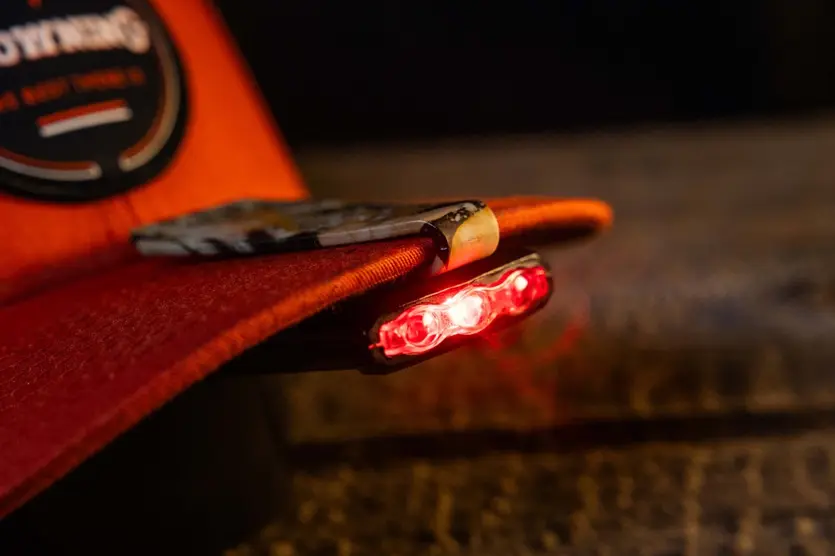 Night Seeker RGB Cap Light – Vista