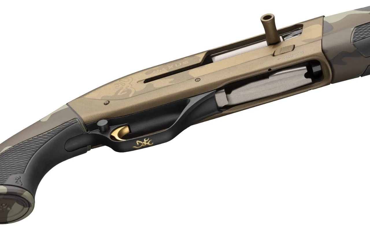 Browning Maxus II Wicked Wing Woodland 12 Gauge 3 1/2 in. – Superb Waterfowl Shotgun 6 Browning Maxus II Wicked Wing Mossy Oak Woodland receiver detail