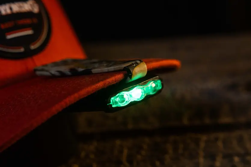 Night Seeker RGB Cap Light – Vista