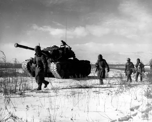 US marines with tank in winter