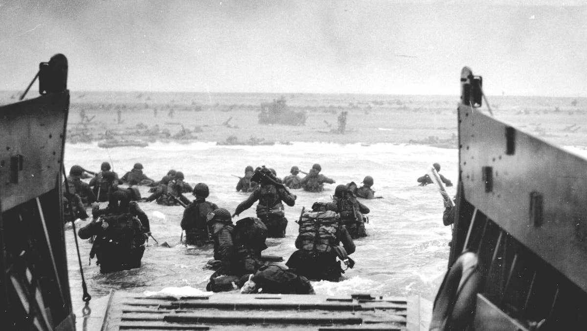 D-Day 1944 - Troops leaving carrier and storming beach