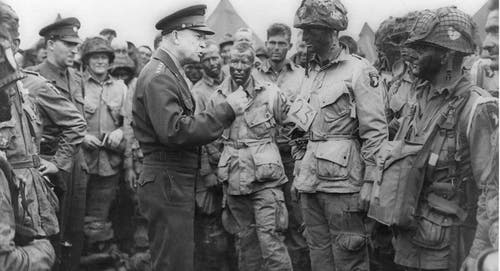 General Dwight D. Eisenhower meets with the D-Day troops of the US 101st Airborne Division. 